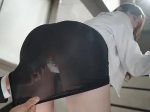 Món quà bất ngờ của má kế sau buổi lễ tốt nghiệp